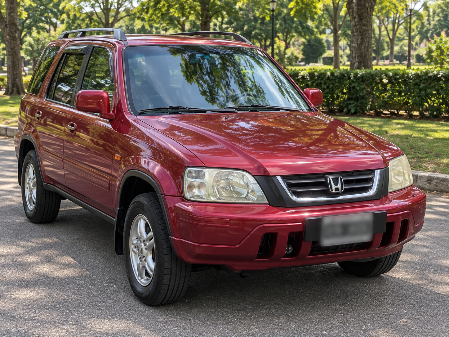 Honda CR-V de primera generación en rojo granate con barras de techo